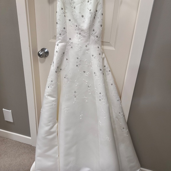 Wedding Dress - Picture 3 of 6